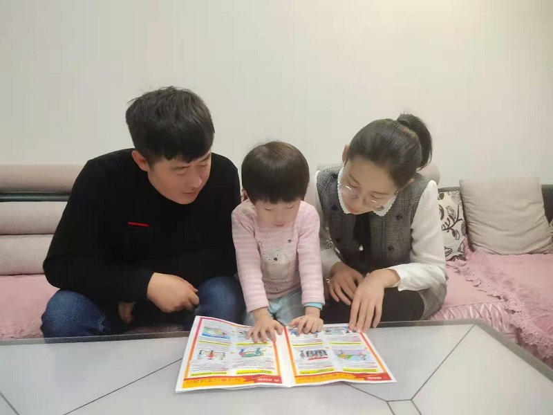 家人一起共学习.jpg