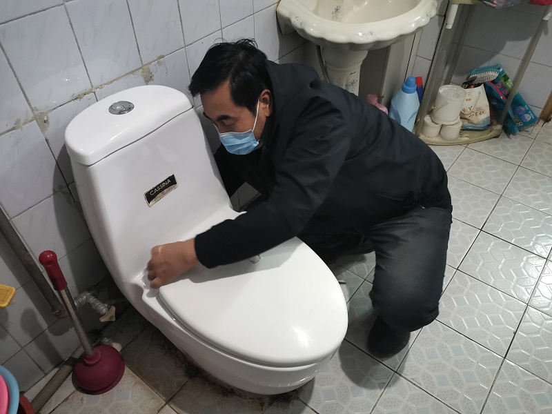 帮老人维修.jpg