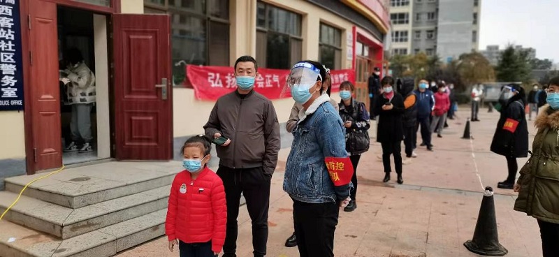 青年志愿者张岩.jpg