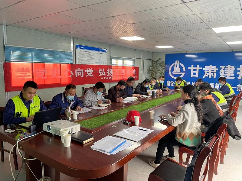 讲党课.jpg