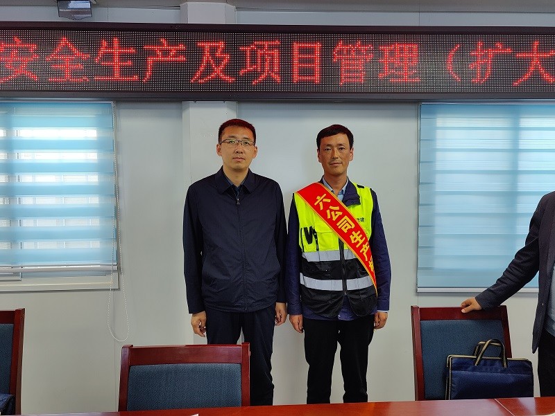 项目部月度施工生产标兵照片.jpg