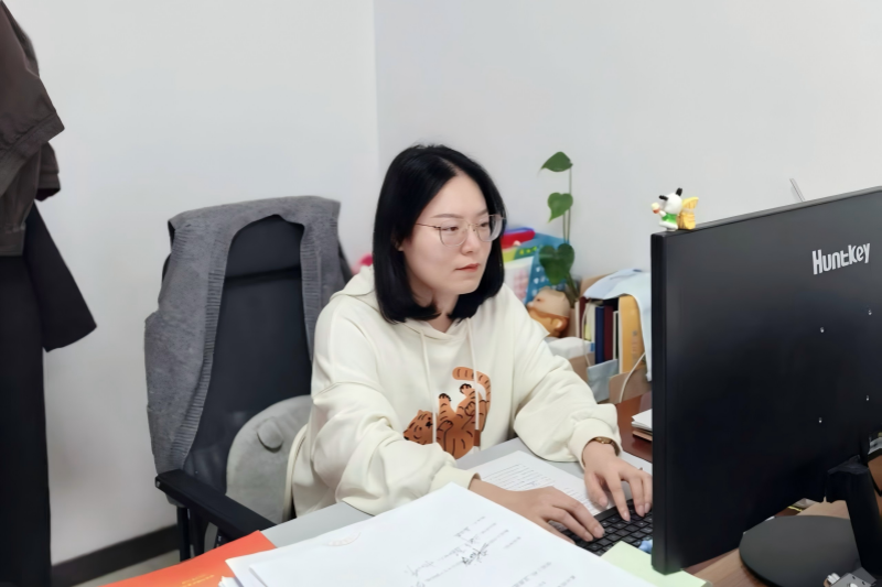 厚亚利工作照.png