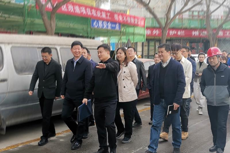 苏海明在甘肃建投一建公司老旧小区改造项目调研.jpg