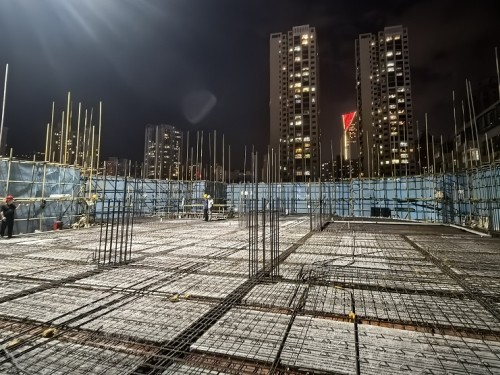 战雨季 抢工期——兰州实验小学综合教学楼项目全力推进工程建设