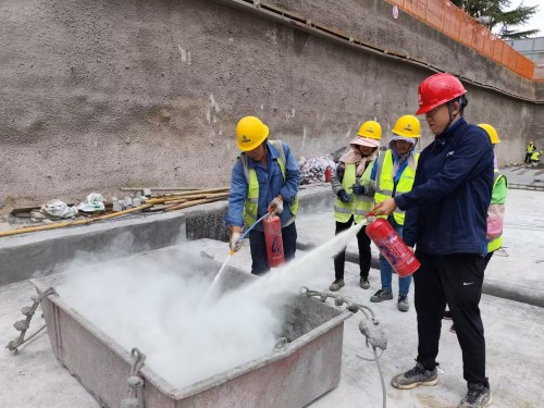 【消防宣传月】筑牢工地“防火墙”——建设公司消防宣传月活动进行中